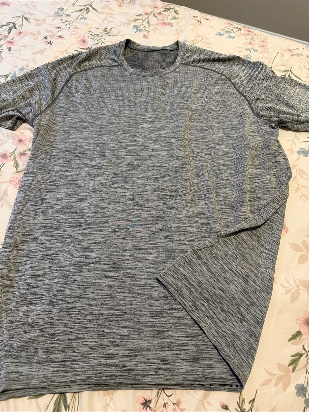 Lululemon Men's Heather Gray Crew Neck Performance tee Shirt size XL